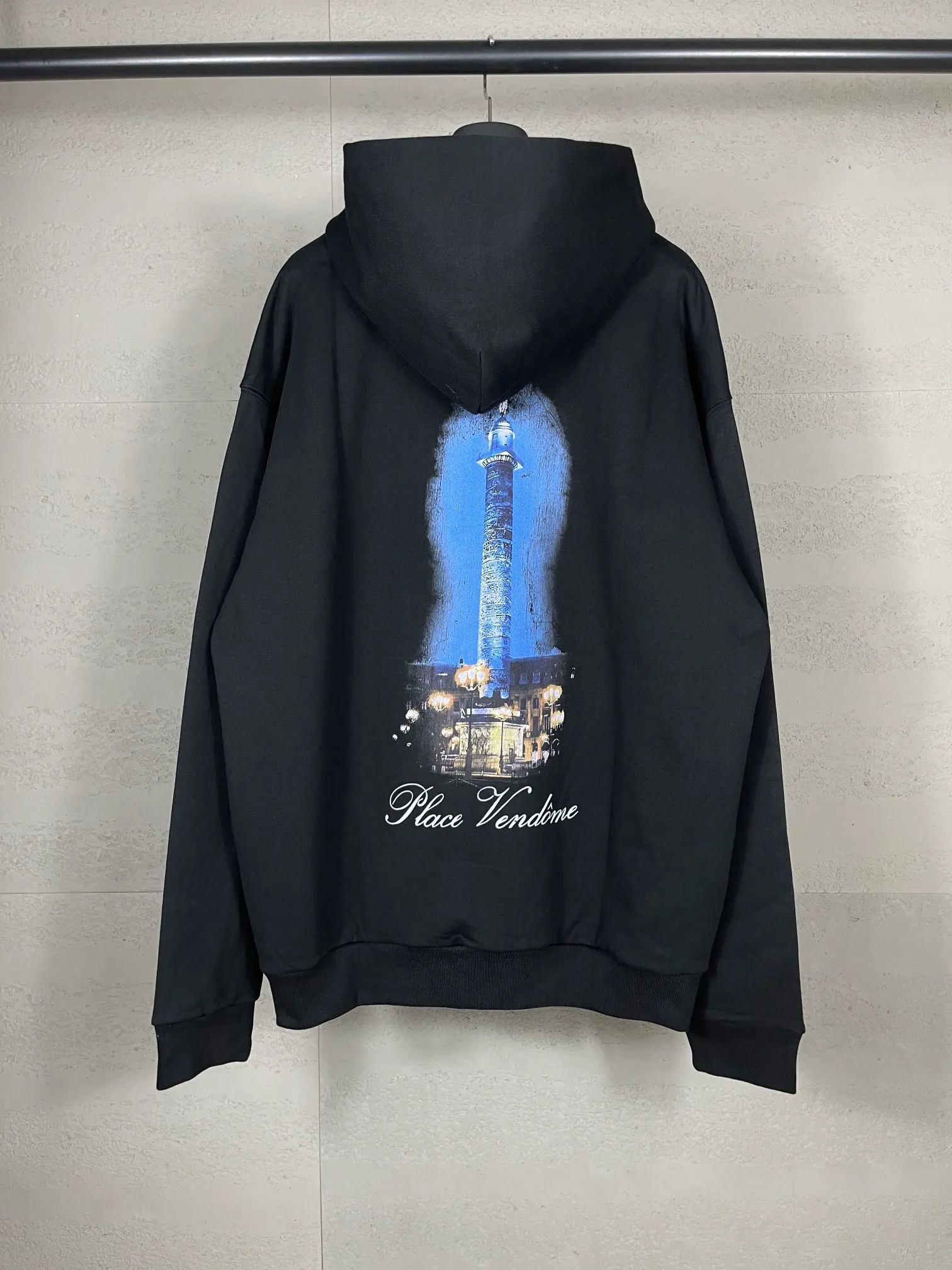【 . Quality】BALENCI*GA/ .SS 24New Arrival Balenciaga Vogue Series. LOGO . . Authentic ， ！ ZP 。 460 ， . ， ，。 。 ， ， . OS . Same Style ：BL 238905 ：Black， White Size：XS S M L